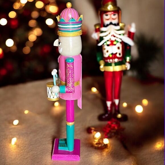 Hand Crafted Colorful Nutcracker Drummer 18”h - Picture 10 of 12